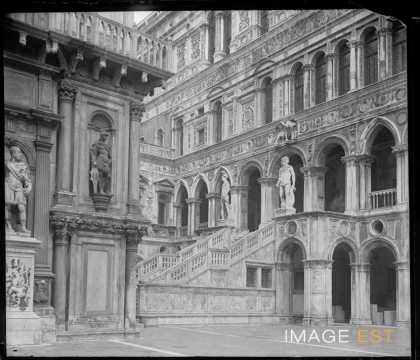 Cour du palais des Doges (Venise)